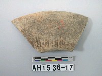 藏品(灰色夾砂陶口緣殘件)的圖片